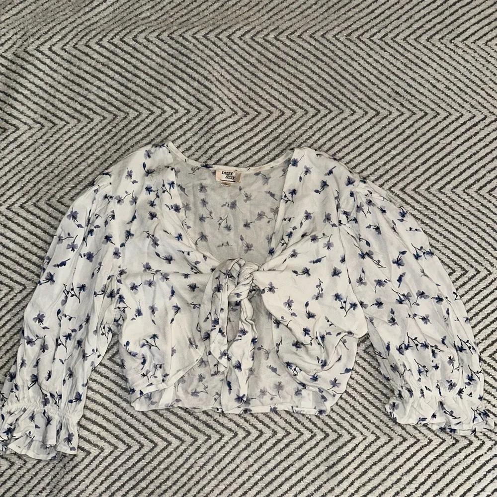 Floral Puff Sleeve Tops bundle of two shirts‎